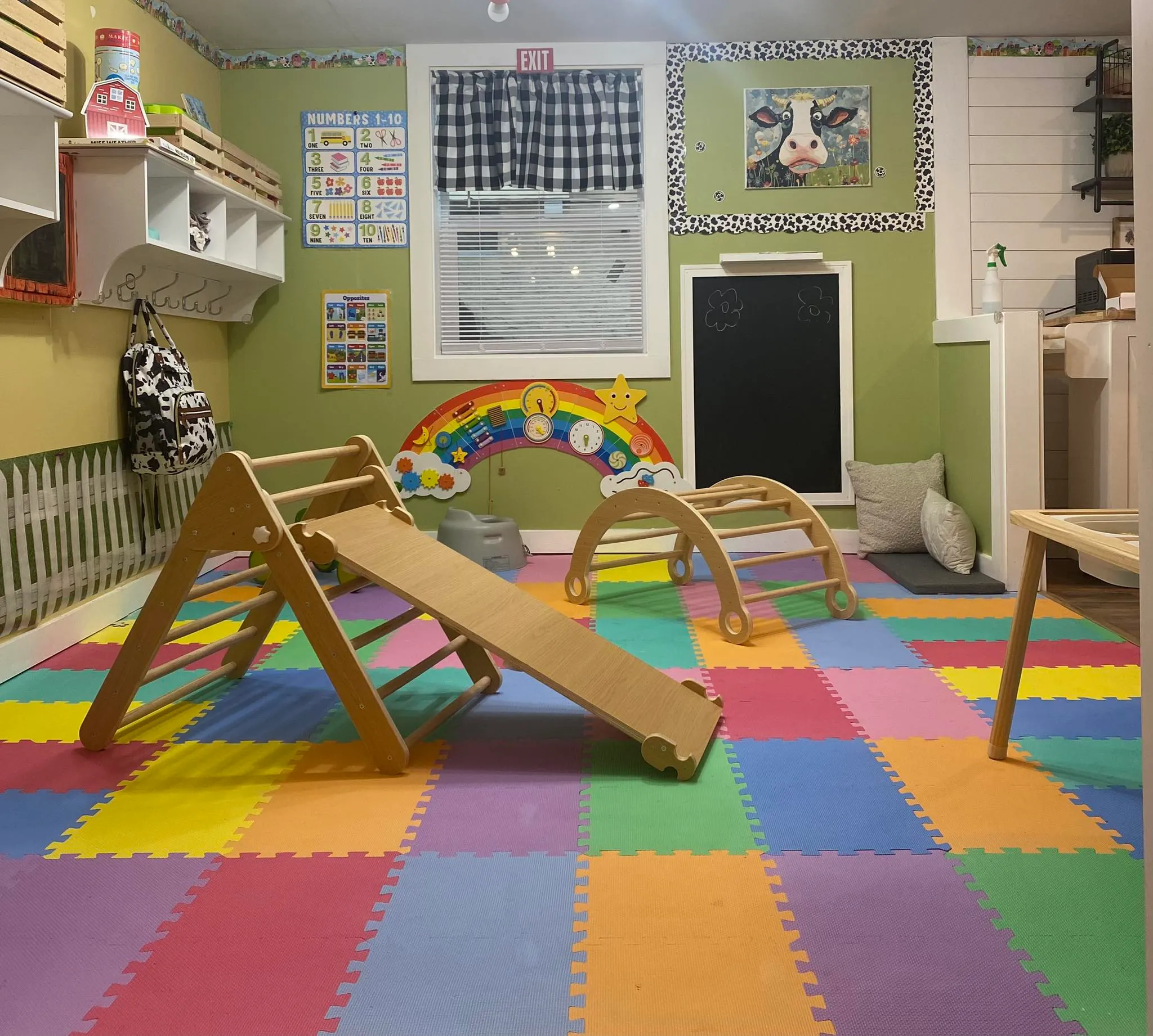 Nurturing infant play area with soft mats